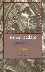 2000 - Ismail Kadare, Dossier H.